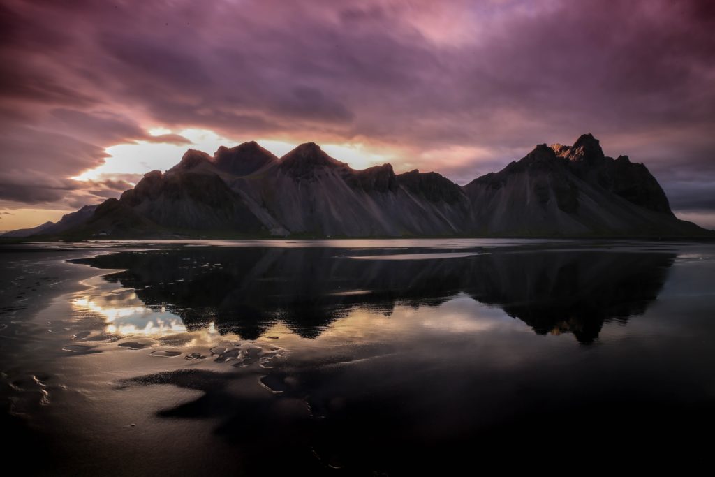 Montagnes coucher de soleil